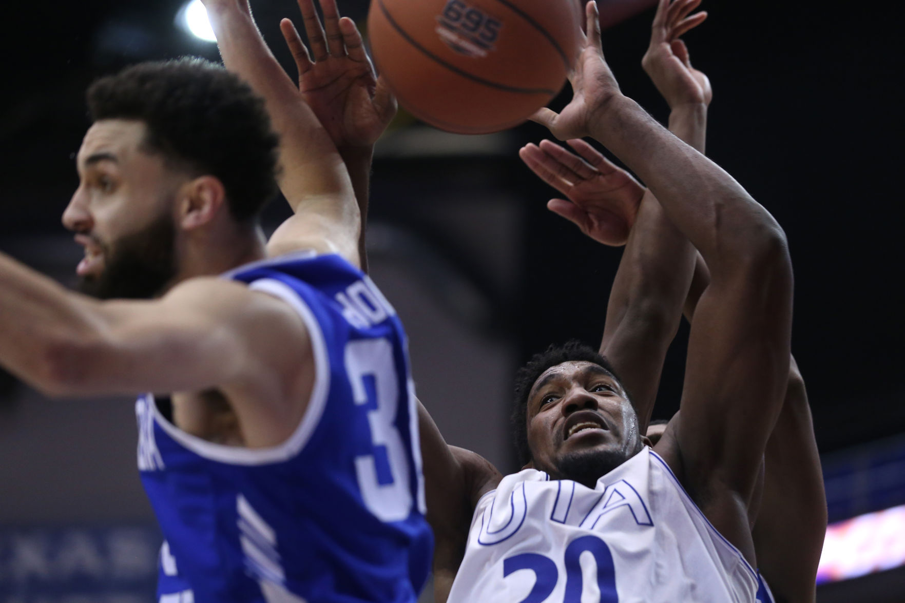 Women's and men's basketball teams set records, face adversity over winter break